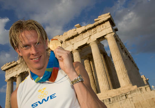  guldmedaljören Christian Olsson framför Akropolis.