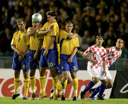 Zlatan Ibrahimovic, Sverige blir träffad i huvudet vid en