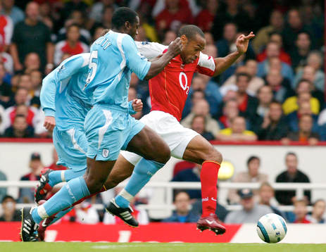 Thierry Henry, springer och gör första målet för Arsenal