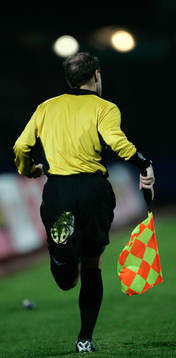 Linjedomare, assisterande domare, Leif Lindberg. Flagga