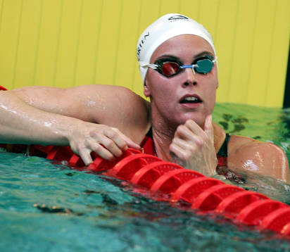 Anna-Karin Kammerling kollar sin tid