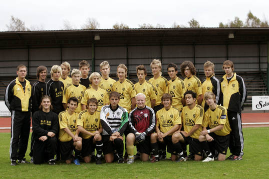 Lagbild, övre raden fr.v.: Peter Larsson (lagledare),