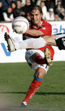 Lasse Johansson slår ett Kalmar-inlägg