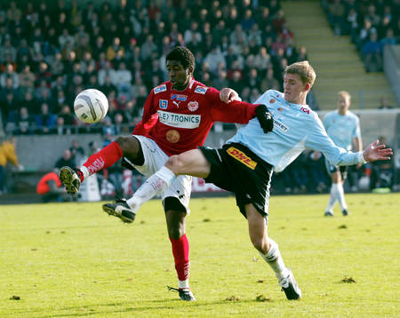 Diogo Correa de Oliviera och Peter Abelsson i en dans på