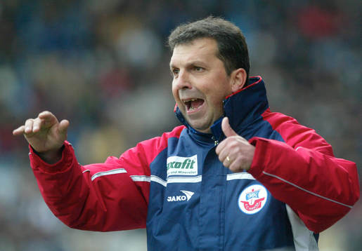  Tränare Juri SCHLUENZ, Rostock är jublande glad.