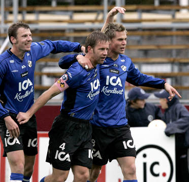  1-0,  Tommy Jönsson grattas efter målet av Joel Borgstrand och Markus Rosenberg.