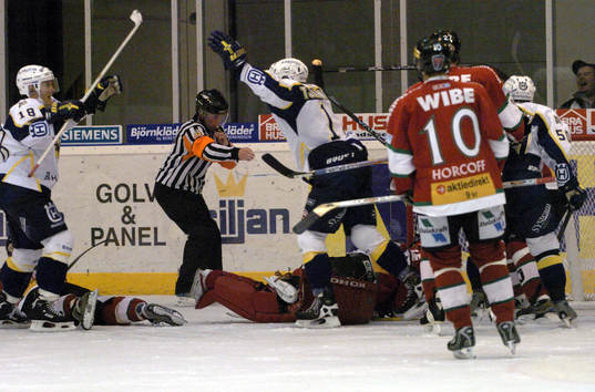 ANDERS HUUSKO och ANDREAS JÄMTIN, HV 71 (Jubel)