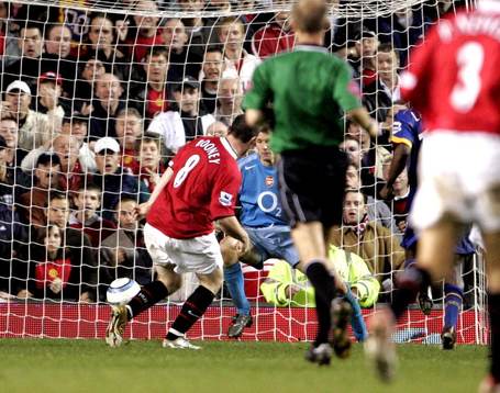  Wayne Rooney, Manchester gör 2-0. Jens Lehmann, Arsenal (Målvakt) 