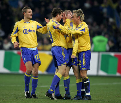  Johan Elmander, Bröndby gratulerar målskytten Thomas Kahlenberg