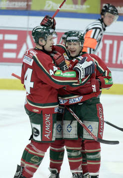   Sami Salo och Martin Pluss, jubel. 