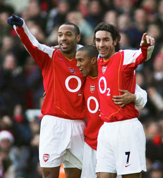  Robert Pires jubel med Thierry Henry efter 2-0 