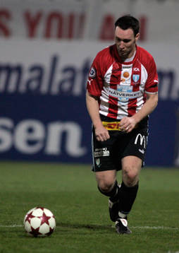 Niklas Skoog laddar för skott och gör sitt andra mål