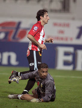 Louay Chanko gör sitt mål bakom Gino Couthinho som inte