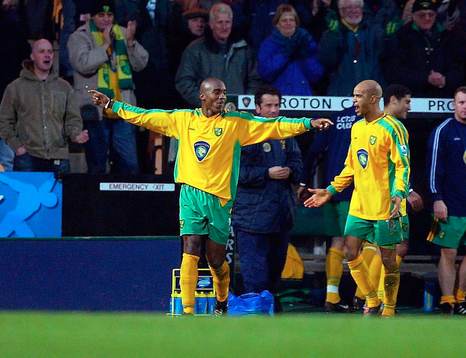  Damien Francis och Leon McKenzie, Norwich (Jubel) 