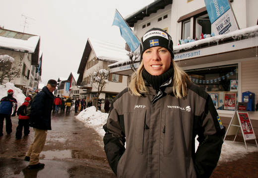 Skidor. VM. Emelie Öhrstig kopplar av med en promenad i