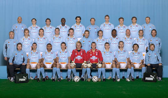 Bakre raden från vänster:  Greger Andrejevski (massör),