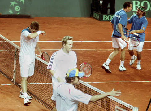 Tennis. Davis Cup. Fransmännen Llordra och Clement dansar