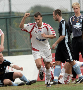 1-0 till Assyriska, Ivan Isakovic. Sittande skäller Patrik