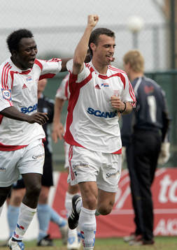 1-0 till Assyriska, Ivan Isakovic. Patrik Andersson (skymd)