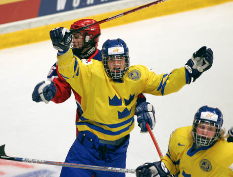  Danijela Rundqvist, Sverige jublar eter 1-1.       

