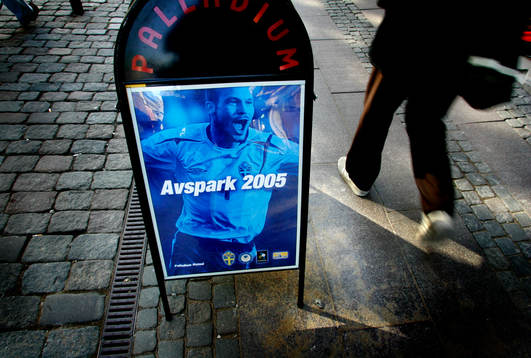 Reklam affischer med Fredrik Ljungberg i entren till