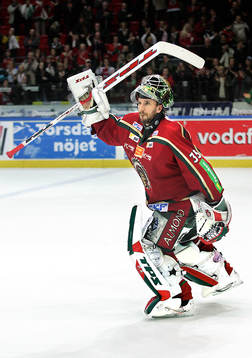 Henrik Lundqvist, målvakt Frölunda tackar publiken, jubel