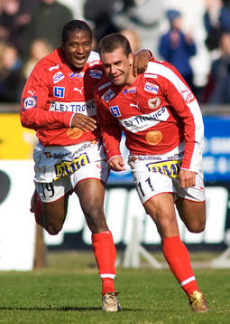  Fábio Augusto, Kalmar gör Kalmars första allsvenska mål jubel med Brima Koroma.