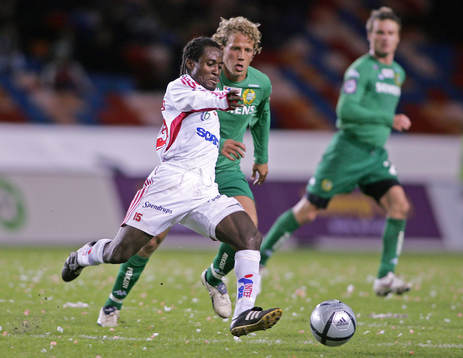  Ibrahim Atiku, Assyriska och Erik Johansson, Hammarby. 