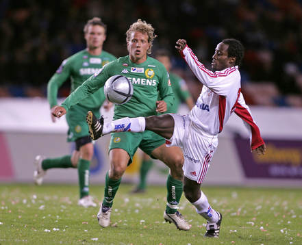  Ibrahim Atiku, Assyriska och Erik Johansson, Hammarby. 