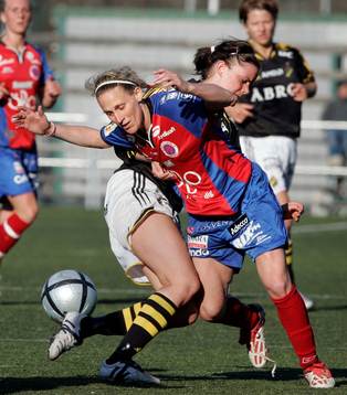  Kristine Lilly, Örebro och Madelene Göras, AIK.