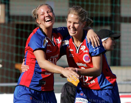  Louise Östman och Emma Herbring, Örebro, jubel.