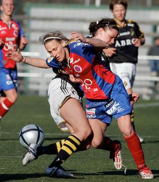  Kristine Lilly, Örebro och Madelene Göras, AIK.