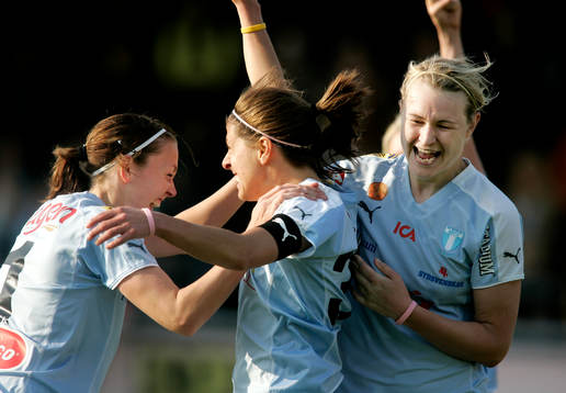  Jubel i Malmö FF efter 2-2. Terese Sjögran, Denise Reddy och Asthildur Helgadottir.