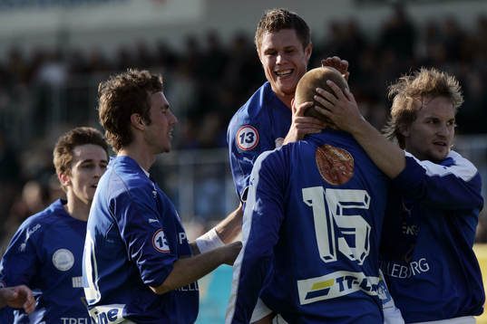 Emil Mårtensson har gjort 3-0 och alla ville gratta,