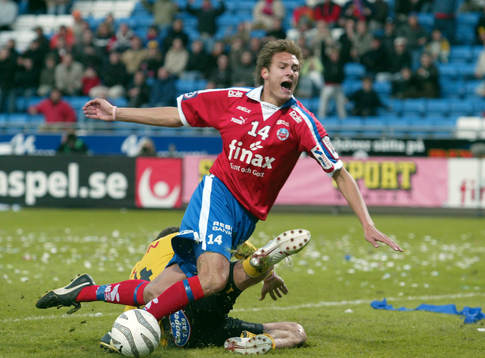 2-0 Andreas Granqvist tar sig igenom Elfsborgs-försvaret,