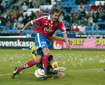 2-0 Andreas Granqvist tar sig igenom Elfsborgs-försvaret,