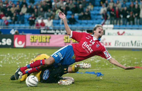 2-0 Andreas Granqvist tar sig igenom Elfsborgs-försvaret,