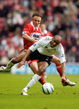  Middlesbrough's Gareth Southgate fäller Tottenham's Frederic Kanoute