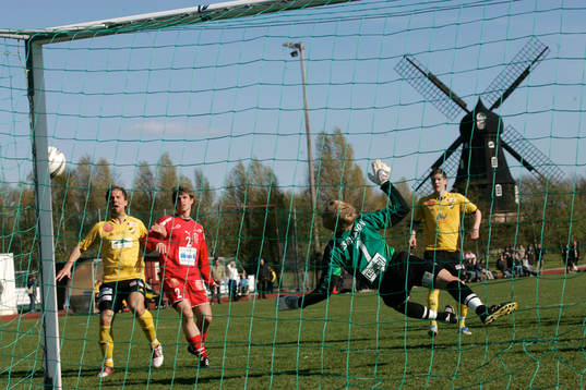 Väderkvarn, idyll, idylliska Höllvikens idrottsplats.