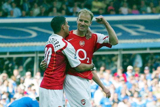  Dennis Bergkamp, Arsenal (jubel)