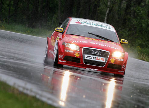 Motor. STCC. Fredrik Ekblom i sin Audi i blötan på
