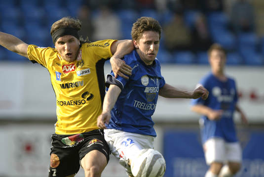  Johan Svensson (Mjällby) och Jimmy Augustsson (TFF) i närkamp