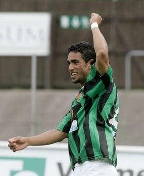  0-2 och hjälten Wilton Figuiredo jublar. Jubel.