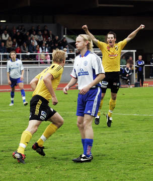 0-1 Niklas Fischer, Johan Persson grattar. Jubel