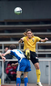 Peter Eriksson höjdduellerar