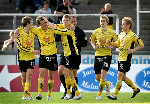  Joakim Sjˆhage, Elfsborg grattas efter 0-1 mÂlet. 