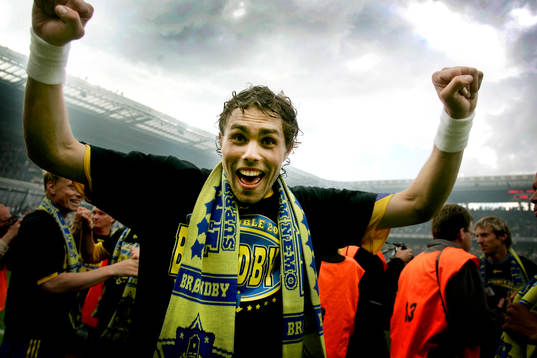  Johan Elmander (jubel) blev dansk mästare med Bröndby efter att ha besegrat Herfölge med 7-0.