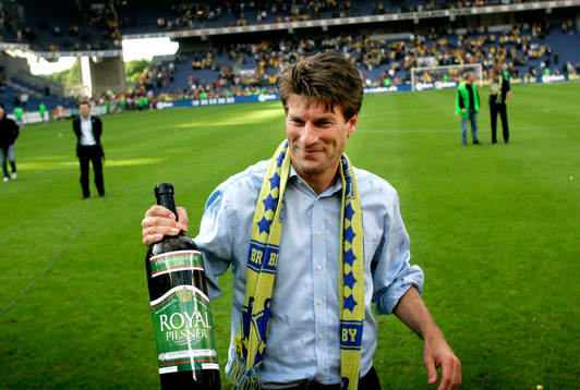  Michael Laudrup (tränare) Bröndby firar ligasegern med stor öl, jubel, vinnare.