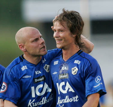  1-0, Dusan Djuric på frispark, grattas av Magnus Svensson.