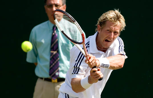 Tennis. Wimbledon. Jonas Björkman i matchen mot Davydenko.